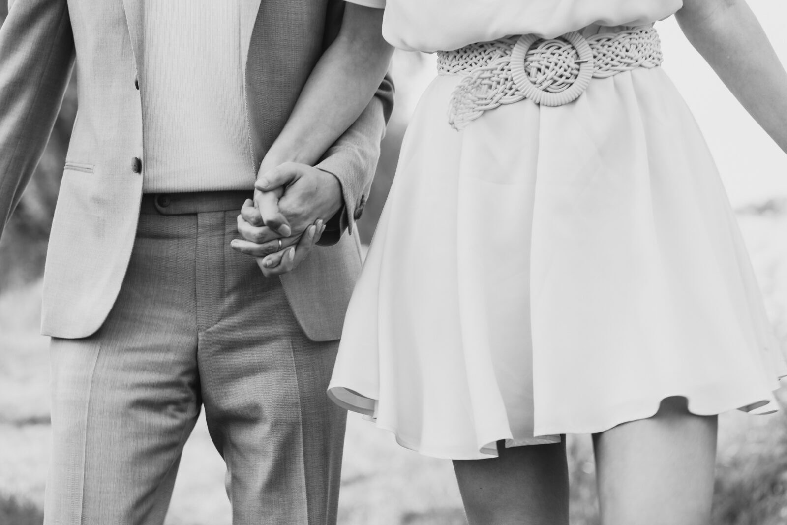 huwelijksfotografie hand in hand man en vrouw